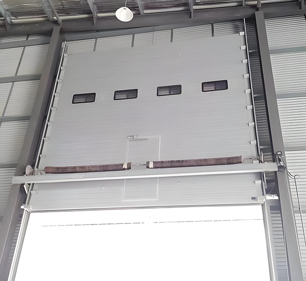 城西工业滑升门