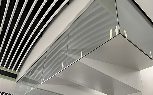 城西玻璃挡烟垂壁