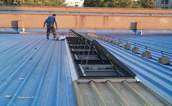 某区域性物流仓储中心城西排烟窗系统安装项目