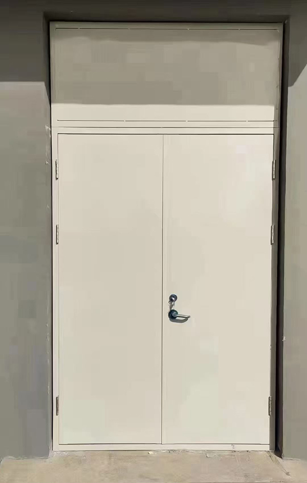 展览馆项目完成大跨度城西防火门安装